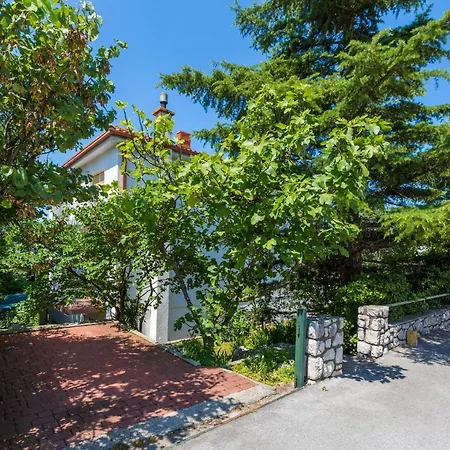 Bela 2* Crikvenica