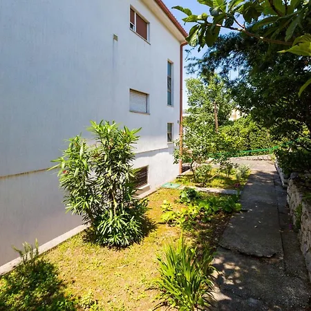 Guest house Bela
