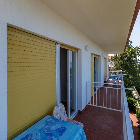 Bela Gostinjska kuća Crikvenica