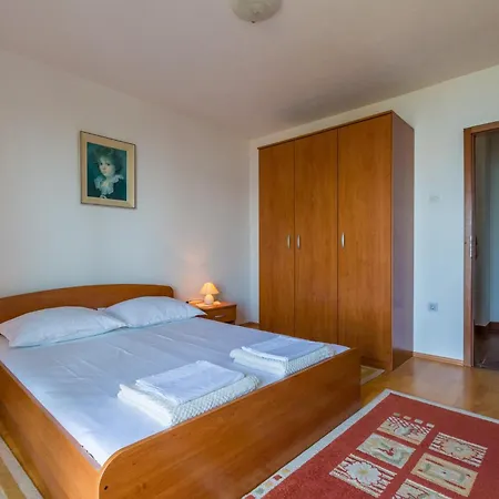 Bela 2* Crikvenica