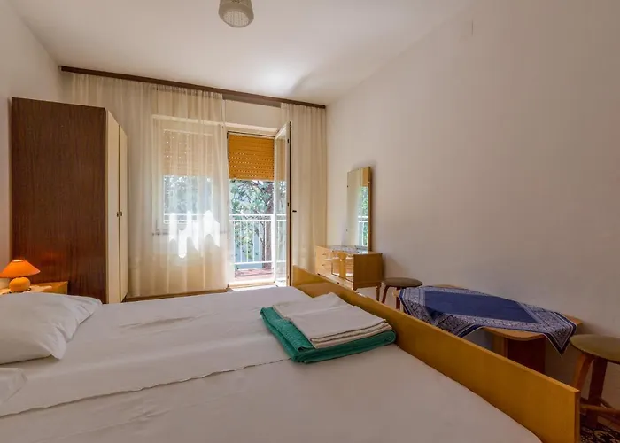 Bela Gostinjska kuća 2*