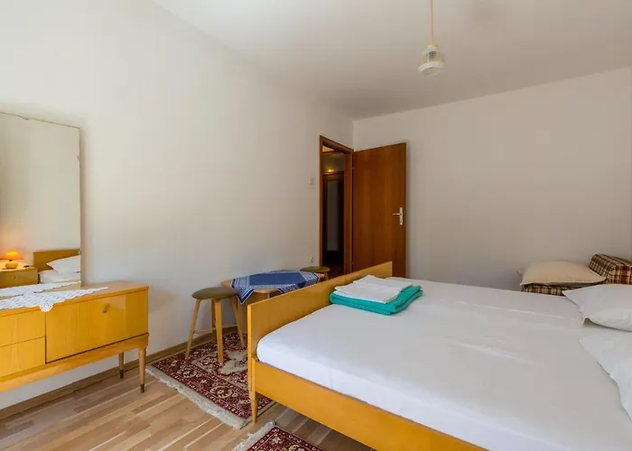 Bela Gostinjska kuća 2*