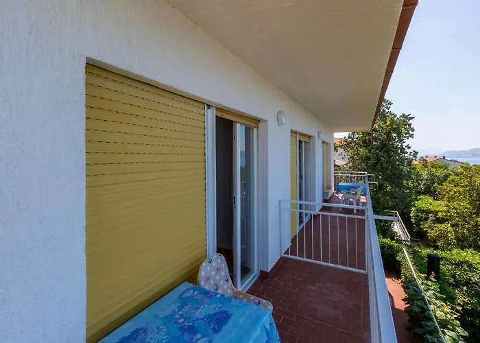 Bela Gostinjska kuća Crikvenica