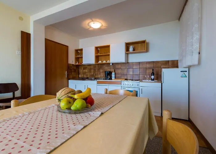 Bela Gostinjska kuća 2*