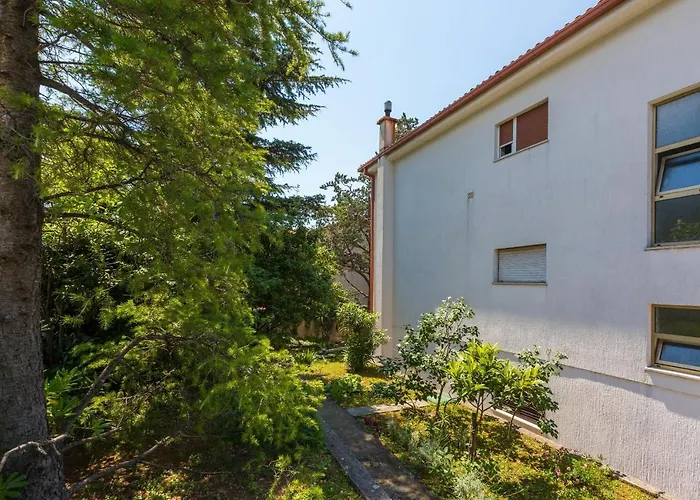 Bela Konukevi Crikvenica